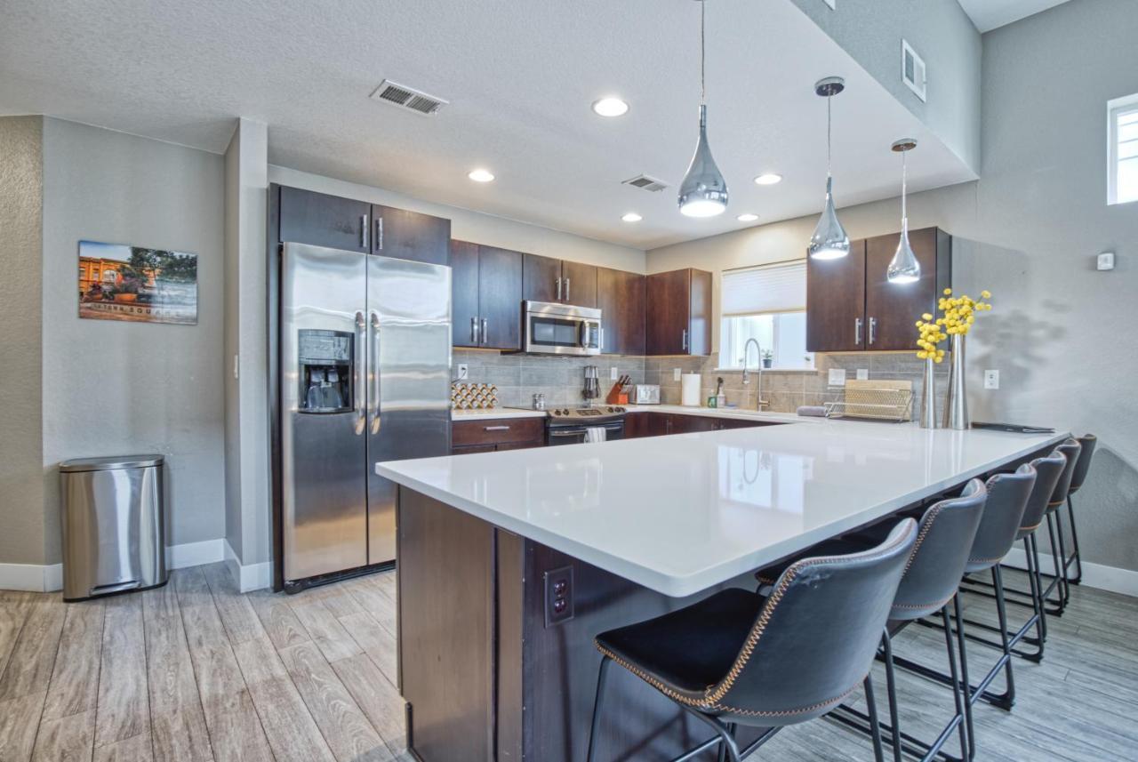 Modern Townhome Near Old Town, Breweries, & River! Fort Collins Bagian luar foto