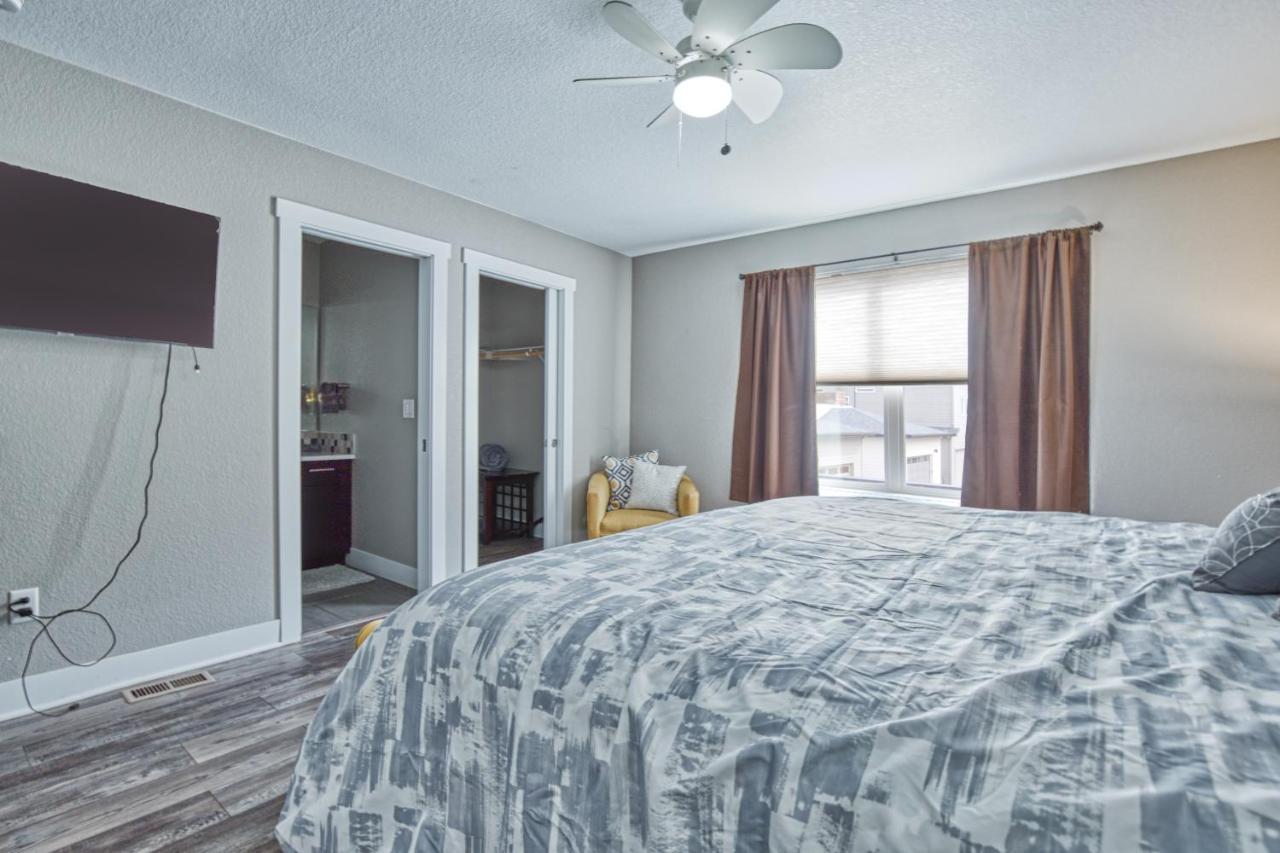Modern Townhome Near Old Town, Breweries, & River! Fort Collins Bagian luar foto