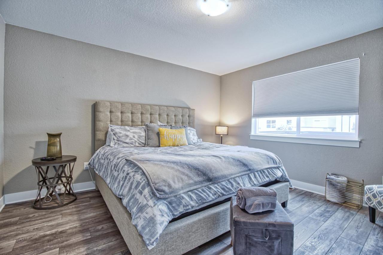 Modern Townhome Near Old Town, Breweries, & River! Fort Collins Bagian luar foto