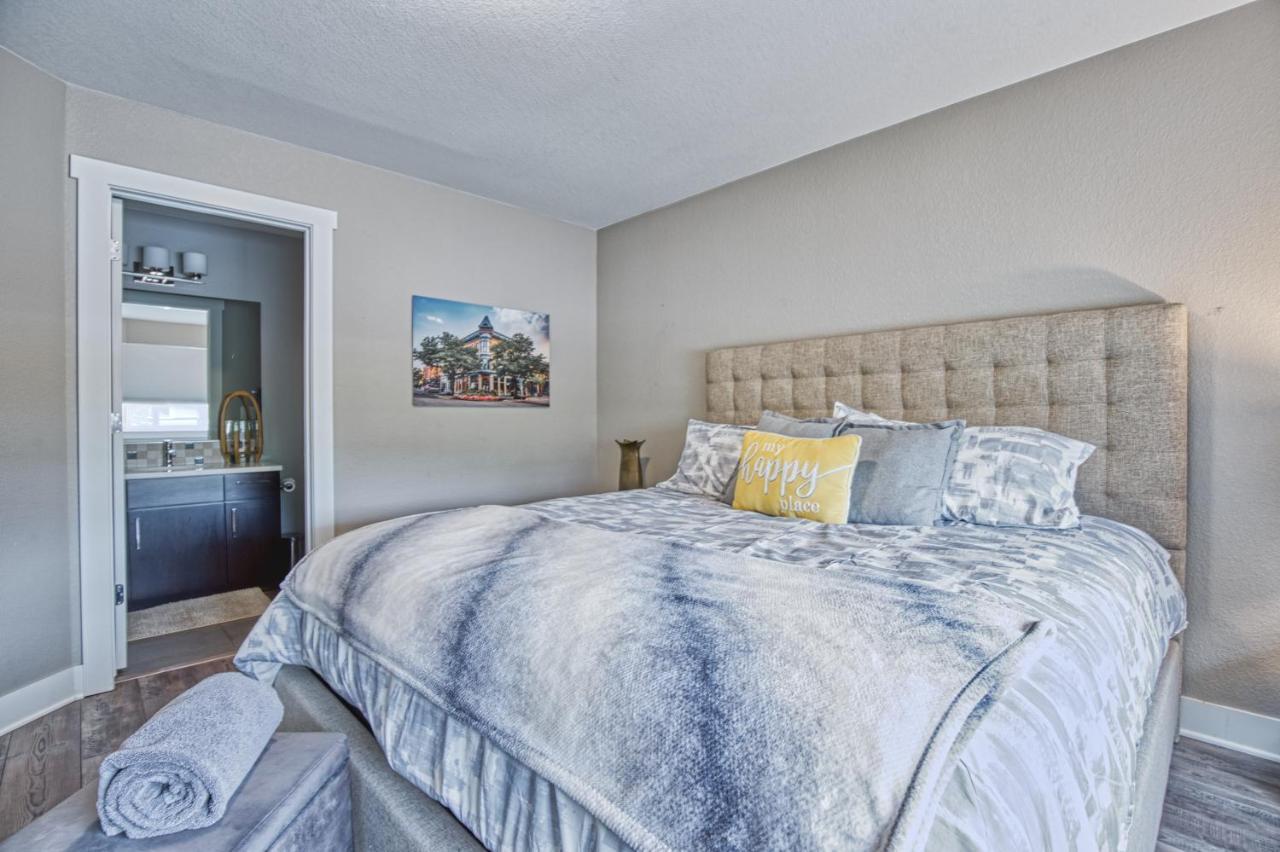 Modern Townhome Near Old Town, Breweries, & River! Fort Collins Bagian luar foto