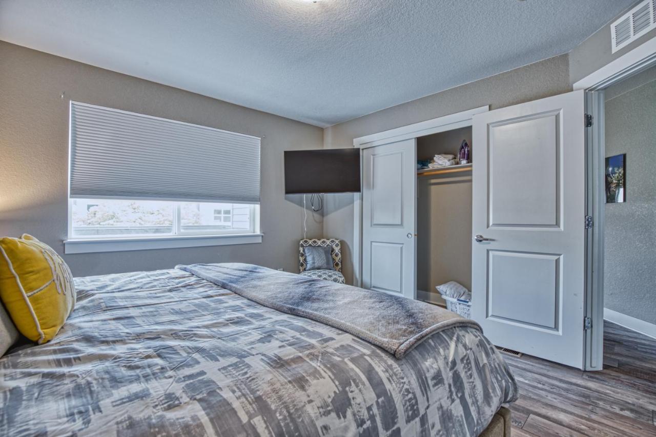 Modern Townhome Near Old Town, Breweries, & River! Fort Collins Bagian luar foto